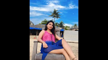 చాలీచాలని స్కర్ట్ లో థండర్‌ థైస్‌తో దేత్తడి హారిక రచ్చ.. బిగ్‌ బాస్‌ బ్యూటీ అందాల జోరుకు కుర్రాళ్లు బేజార్‌