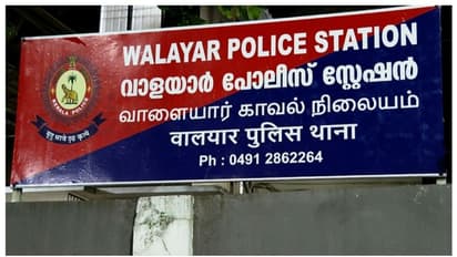 വാളയാറിൽ കാർ തടഞ്ഞുനിർത്തി 10 ലക്ഷം തട്ടിയെന്ന് പരാതി, കുഴൽപ്പണമെന്ന നിഗമനത്തില് പൊലീസ്