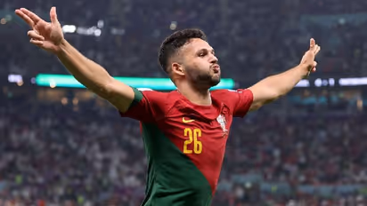 വന്നത് റൊണാള്‍ഡോയ്ക്ക് പകരക്കാരനായി; ഖത്തര്‍ ലോകകപ്പിലെ ആദ്യ ഹാട്രിക്കുമായി അമ്പരപ്പിച്ച് ഗോണ്‍സാലോ റാമോസ്