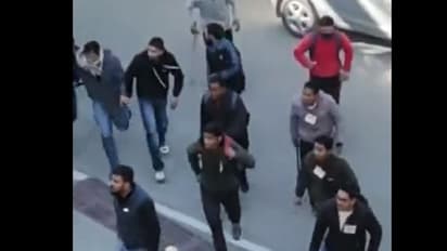 క్యాంపస్ లో ఉద్రిక్తత.. ఏబీవీపీ, ఎస్ఎఫ్ఐ కార్యకర్తల మధ్య ఘర్షణ.. విద్యార్థులకు గాయాలు.. 