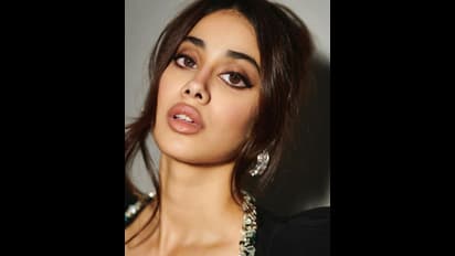 ಜಾನ್ವಿ ಬೋಲ್ಡ್ ಪೋಸ್: ಶ್ರೀದೇವಿ ಪುತ್ರಿಯ ಮಾದಕತೆಗೆ ಬೆರಗಾದ ಫ್ಯಾನ್ಸ್ 