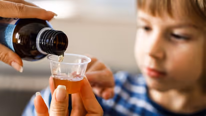 सर्दी खांसी की दवाइयों में डाला जा रहा 'जहर', अगर आपके कफ सिरप में भी है यह चीज, तो बंद कर दें इसका सेवन