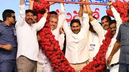 వైసీపీ పటిష్టతపై జగన్ ఫోకస్.. ఇకపై పార్టీలోనూ వాలంటీర్ వ్యవస్థ, ప్రతి 50 ఇళ్లకు ఒకరు