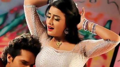 अक्षरा सिंह, खेसारी लाल यादव  के वीडियो पर टूट पड़े दर्शक, 'तोहार ढोढ़ी के' को मिले 65 M व्यूज़,देखें 5 पिक्स