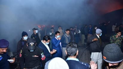 Horrific fire: इस्लामाबाद के इतवार बाजार में 300 दुकानें जलकर खाक, अब माल की चोरी रोकने टाइट सिक्योरिटी