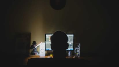 'ലിവ് ഇൻ പങ്കാളിയുടെ ചിത്രം മോർഫ് ചെയ്ത് പ്രചരിപ്പിച്ചു, കമന്‍റ് വായിച്ച് ലൈക്കും മറുപടിയും', കാമുകൻ പിടിയിൽ