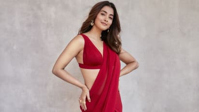 పాపం.. పూజా హెగ్డే రెమ్యునరేషన్ లో కోత.. ఆ మూడు శాపంగా మారాయి