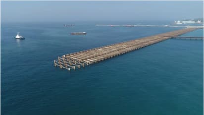 അനിശ്ചിതത്വം നീങ്ങി; വിഴിഞ്ഞം തുറമുഖ നിർമാണം വീണ്ടും തുടങ്ങി, ഇരട്ടി വേഗത്തിൽ പൂർത്തിയാക്കാന് നീക്കം