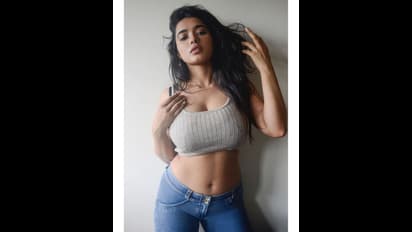 మంచమెక్కి మైండ్ బ్లాక్ చేస్తున్న కేతిక శర్మ.. ఉప్పొంగే అందాలు, విరహ వేదన చూస్తే కుర్రాళ్లకి చుక్కలే