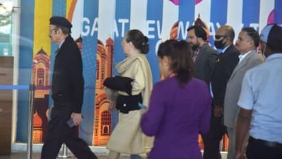    भारत जोड़ो यात्रा बीच में छोड़ मां से मिलने रणथंबोर पहुंचे राहुल गांधी, प्रियंका गांधी भी हैं साथ