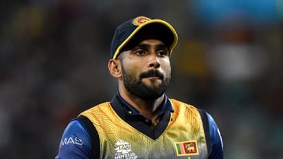 ക്യാച്ച് എടുക്കുന്നതിനിടെ പന്ത് മുഖത്ത് വീണു, ലങ്കന് താരത്തിന്റെ നാല് പല്ലുകള് പോയി