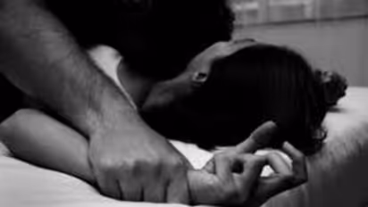 ఆరు నెలలుగా మైనర్ బాలికను నిర్భంధించి లైంగిక వేధింపులు.. ముగ్గురు మహిళలతో సహా 8 మందిని అరెస్టు.. 