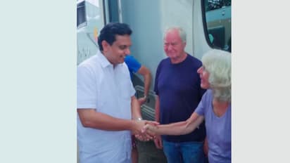 16 കാരവനുകളിലായി 31 സഞ്ചാരികൾ കേരളത്തിൽ; സ്വീകരിച്ച് മന്ത്രി മുഹമ്മദ് റിയാസ്