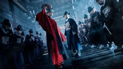 കോമാളി രാജാവിന്റെ അപരനായാല്, രസിപ്പിച്ച് 'ദ ക്രൗണ്ഡ് ക്ലൗണ്'- റിവ്യു