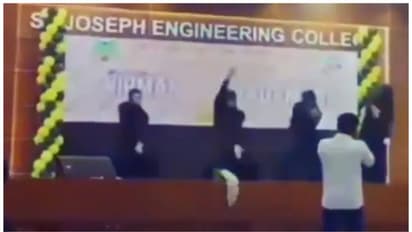 എഞ്ചിനീയറിംഗ് കോളേജ് പരിപാടിക്കിടെ ബുർഖ ധരിച്ച് ഡാൻസ്; കർണാടകയിൽ 4 ആൺകുട്ടികളെ സസ്പെൻഡ് ചെയ്തു