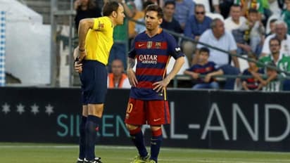 മെസിക്ക് മഞ്ഞകാര്‍ഡ് കൊടുത്ത അതേ റഫറി; നെതര്‍ലന്‍ഡ്‌സിനെതിരെ ഇറങ്ങുമ്പോള്‍ മെസിക്കും ആരാധകര്‍ക്കും ചങ്കിടിപ്പ്