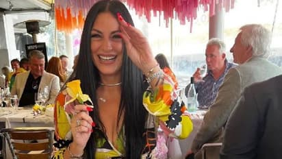 പ്രൊഫഷണലായി ആളുകളെ കെട്ടിപ്പിടിക്കും, ഒരു സെഷന് ഫീസ് 8000 രൂപ!