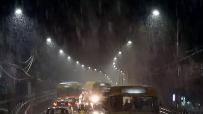 மாண்டஸ் புயல் எதிரொலி... ஈசிஆர் சாலையில் போக்குவரத்து நிறுத்தம்!!