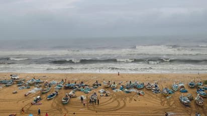 साइक्लोन मैंडूस के असर से तमिलनाडु-आंध्र प्रदेश में भारी बारिश का अलर्ट, चेन्नई में कई जगह नुकसान