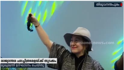 മതരാഷ്ട്രീയത്തിന് മേലെ ഹിജാബ് വിരുദ്ധ പ്രക്ഷോഭകര്‍ക്ക് ഏക്യദാര്‍ഢ്യവുമായി ഇറാനില്‍ നിന്നൊരു മുടിതുമ്പ് 