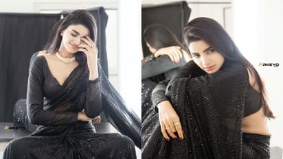 సిల్క్ చీరలో వర్ష హాట్ సిట్టింగ్ ఫోజులు... ఓరగా నడుము చూపిస్తూ సెగలు రేపుతున్న జబర్దస్త్ బ్యూటీ!