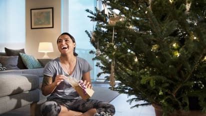 Christmas gifts: ऑनलाइन सेल का उठाए फायदा, पार्टनर को दे ये बेहतरीन गिफ्ट्स, क्रिसमस बन जाएगा स्पेशल 