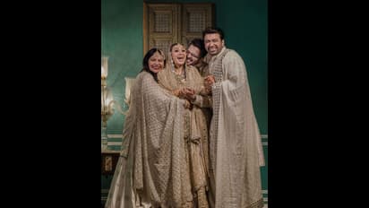 హన్సిక పోస్ట్ వెడ్డింగ్ ఫోటో షూట్.. యువరాణిలా వెలిగిపోతున్న యాపిల్ బ్యూటీ 