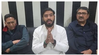 വനിതാ നേതാക്കളോടൊപ്പം എഎപിയിലേക്ക് കൂറുമാറി കോൺഗ്രസ് നേതാവ്; മണിക്കൂറുകൾക്കകം തിരിച്ചെത്തി, ക്ഷമാപണം