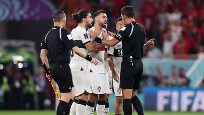 തോല്‍വിയില്‍ കട്ടക്കലിപ്പില്‍ ബ്രൂണോ, റഫറിക്ക് ശകാരം; തണുപ്പിക്കാന്‍ നോക്കിയ സ്റ്റാഫിന് കണക്കിന് കിട്ടി 