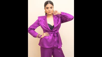 బాబోయ్ బ్రా అందాలు అలా చూపిస్తోంది ఏంటి.. ఆదివారం ఆటంబాంబ్ లాగా శ్రీముఖి విస్ఫోటనం 