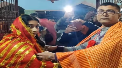 ಕೋಚಿಂಗ್ ಕ್ಲಾಸಲ್ಲಿ ಲವ್: 20ರ ಹರೆಯದ ವಿದ್ಯಾರ್ಥಿನಿ ಮದ್ವೆಯಾದ 42 ವರ್ಷದ ಶಿಕ್ಷಕ