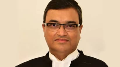 సుప్రీంకోర్టు న్యాయమూర్తిగా జస్టిస్ దీపాంకర్ దత్తా ప్రమాణస్వీకారం.. ఆయన నేపథ్యం ఏంటంటే ? 