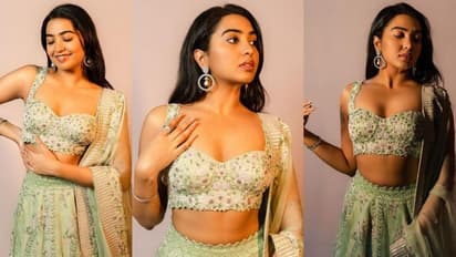 పరువాలను దాచాల్సిన పైట పక్కకు జరిపి శివాత్మిక హాట్ క్లివేజ్ షో... ఓ రేంజ్ లో రచ్చ చేస్తున్న రాజశేఖర్ కూతురు!