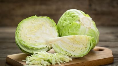 കാബേജ് കഴിക്കുന്നത് കൊണ്ടുള്ള ആരോ​ഗ്യ​ഗുണങ്ങൾ പലതാണ് 