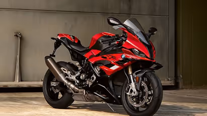 തകർപ്പൻ രൂപവും കരുത്തുറ്റ എഞ്ചിനും, ഈ ബൈക്ക് യുവാക്കളുടെ ഹൃദയം ഭരിക്കുന്നു!