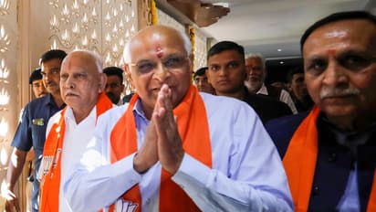 ഗുജറാത്ത് സത്യപ്രതിജ്ഞാ ചടങ്ങിൽ പങ്കെടുക്കാൻ 200 സന്ന്യാസിമാർ, മോദിയും യോഗിയും എത്തും