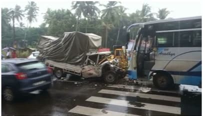  ശബരിമല തീർത്ഥാടകർ സഞ്ചരിച്ച മിനി ബസും പിക്കപ്പ് വാനും കൂട്ടിയിടിച്ചു, നിരവധിപ്പേർക്ക് പരിക്ക്