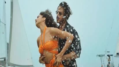 వివాదాల సుడిగుండంలో ‘పఠాన్‌’ ! పోస్టర్లను చించివేసిన భజరంగ్ దళ్ కార్యకర్తలు 