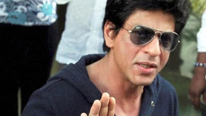 'पठान' के लिए शाहरुख़ खान ने माता वैष्णो देवी के दर पर टेका माथा, इंटरनेट यूजर बोला- सब नौटंकी है