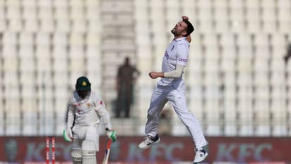 ആവേശപ്പോരില് പാക്കിസ്ഥാനെ വീഴ്ത്തി, ഇംഗ്ലണ്ടിന് ടെസ്റ്റ് പരമ്പര