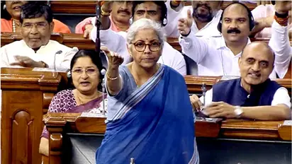 ತೆರಿಗೆ ಹಂಚಿಕೆಯಲ್ಲಿ ತಾರತಮ್ಯ; ಕೇಂದ್ರ ಹಣಕಾಸು ಸಚಿವೆ ನಿರ್ಮಲಾ ಸೀತಾರಾಮನ್ ಕಚೇರಿಗೆ ಮಸಿ ಬಳಿದ ಕಾಂಗ್ರೆಸ್ ಕಾರ್ಯಕರ್ತರು! 