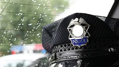 ബോറടി മാറ്റാന്‍ രണ്ട് മോഷണങ്ങള്‍, അതും പൊലീസിന്റെ തൊപ്പിവെച്ച്!  