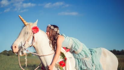 യൂണികോണിനെ വളര്‍ത്താനുള്ള ലോകത്തെ ആദ്യ ലൈസന്‍സ് ഈ പെണ്‍കുട്ടിക്ക്! 