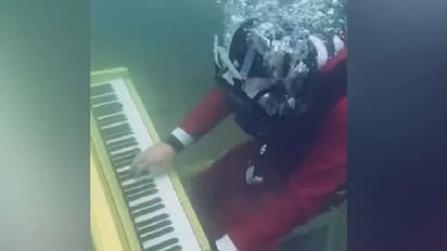 കടലിനടിയിലിരുന്ന് പിയാനോ വായിക്കുന്ന യുവാവ്; അസാധാരണമായ വീഡിയോയ്ക്ക് പിന്നില്....