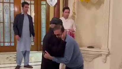 നാലുകൊല്ലം മുന്പ് നാടുവിട്ട മകന് തിരിച്ചെത്തി; കെട്ടിപ്പിടിച്ച് മാലയിട്ട് സ്വീകരിച്ച് പാക് പ്രധാനമന്ത്രി