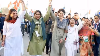 कर्नाटक में कांग्रेस की‘ना नायकी’ रैली में प्रियंका गांधी का ऐलान-सरकार बनने पर हर घर की महिला को 2000 रुपये 