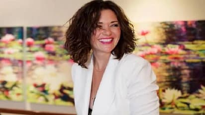 രണ്ടാനച്ഛന്റെ കമ്പ്യൂട്ടറിൽ സ്ക്രീൻസേവറായി തന്റെ നഗ്നചിത്രം, കഴുത്തുഞെരിച്ച് കൊലപ്പെടുത്തി യുവതി