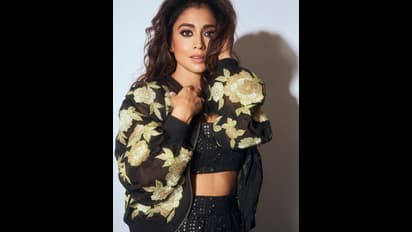 బాబోయ్.. బోల్డ్ అందాలతో పిచ్చెక్కిస్తున్న శ్రియా శరణ్.. నెవర్ బిఫోర్.. అరాచకం అంతే!