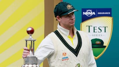 దొంగ ఎలుకలు... నా క్యాప్ కొరికేశాయి! బొక్కలు పడిన టోపీ పెట్టుకుని వచ్చిన స్టీవ్ స్మిత్...