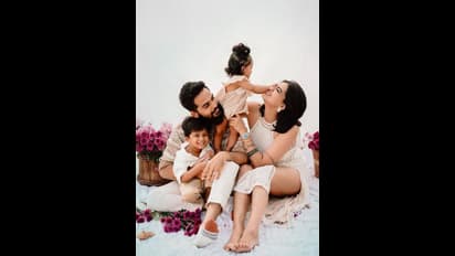 ಫ್ಯಾಮಿಲಿ ಫೋಟೋ ಹಂಚಿಕೊಂಡ ನಟಿ ದಿಶಾ ಮದನ್; ಹಾಟ್‌ ಲುಕ್‌ಗೆ ಕಾಲೆಳೆದ ನೆಟ್ಟಿಗರು